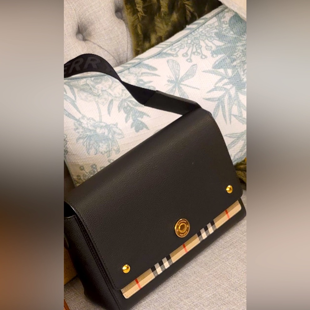 Burberry
Note Medium Leather & Vintage Check Crossbody
Bag